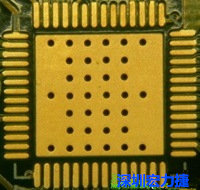 這是最不好的通孔設(shè)計(jì)，貫穿通孔直接擺放于QFN的接地散熱墊上，制造上無法確保其錫量，也就無法確保焊接良好。
