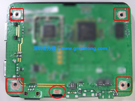 手動去綠漆。使用傳統(tǒng)的刀片去除綠漆后的效果。