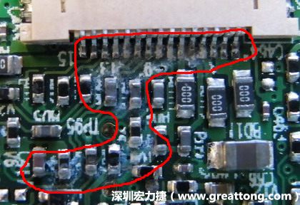 電路板疑似腐蝕氧化，懷疑電流異常過熱造成