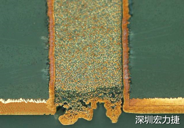 PCB設計之導電孔塞孔工藝 導電孔Via hole又名導通孔，為了達到客戶要求，導通孔必須塞孔，經(jīng)過大量的實踐，改變傳統(tǒng)的鋁片塞孔工藝，用白網(wǎng)完成板面阻焊與塞孔。生產(chǎn)穩(wěn)定，質(zhì)量可靠。