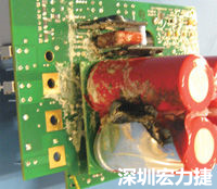 元件選擇不當(dāng)導(dǎo)致大量電流或電壓流經(jīng)電路，將會發(fā)生像這個燒融電容器的損壞情形。