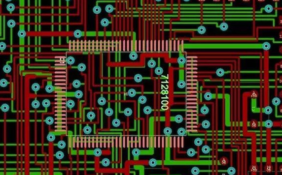 圖1：兩種PCB模型的部分電路。頂圖：傳統(tǒng)設計版本。