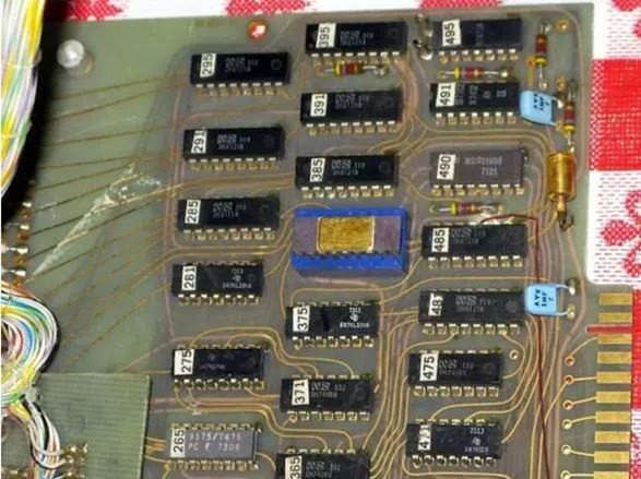 1972年開發(fā)的一塊基于Intel 8008的計算機中的印刷電路板。(資源來源：DigiBarn計算機博物館)